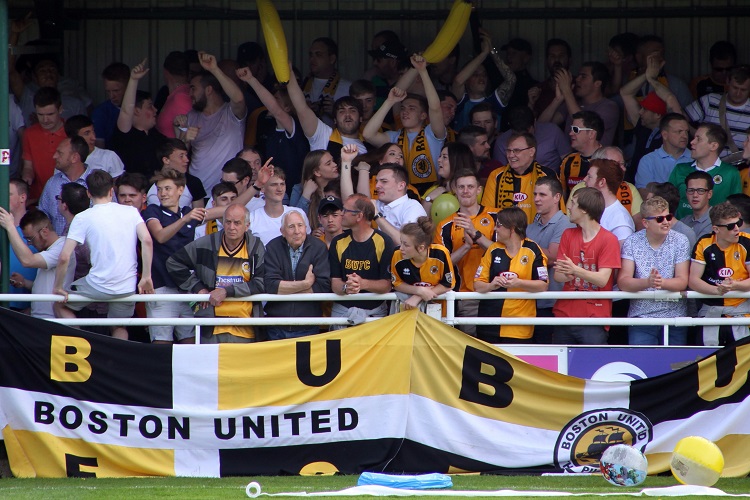 A sea of black and amber